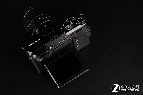 富士GFX 50R背部搭载双向翻折触控屏