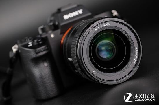 索尼FE 24mm F1.4 GM镜头的素质和便携性都有着很好的表现