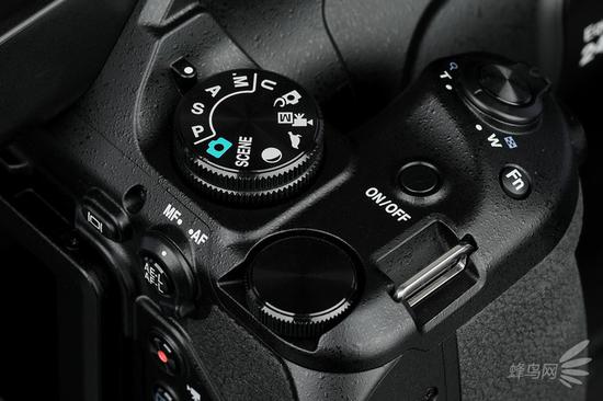 尼康P1000按键细节