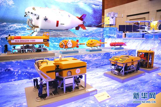蛟龙、海龙、潜龙“三龙”体系深海探测装备模型