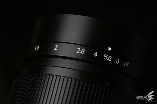 光圈环、光圈指示以及对焦环