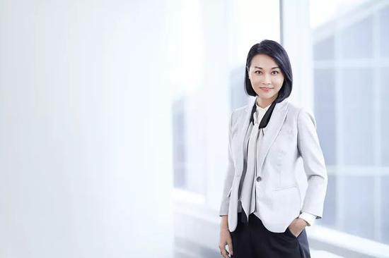 贝塔斯曼龙宇 30亿美金基金掌门人和她的审美生产力 龙宇 李斌 审美 新浪科技 新浪网 贝塔斯曼龙宇 30亿美金基金掌门人和她的审美生产力 龙宇 李斌 审美 新浪科技 新浪网