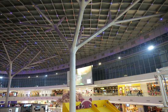 焦距:24mm　 光圈:f/4.0　 ISO感光度:400