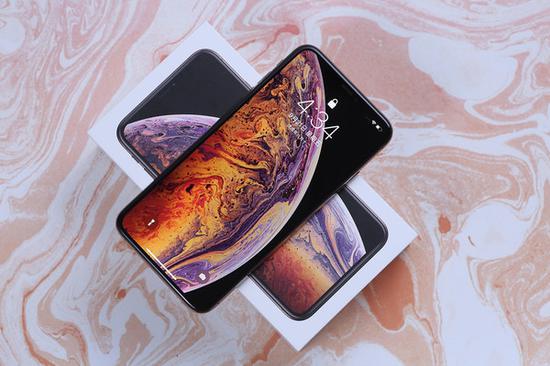 <p>iPhone XS Max</p>