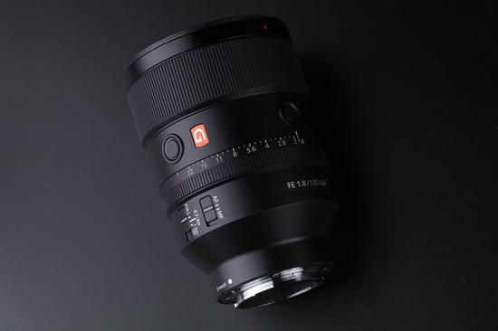 索尼FE 135mm F1.8 GM镜身