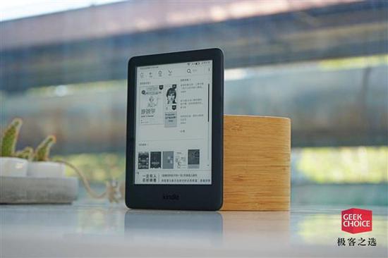 亚马逊kindle青春版图赏背光加持目前最轻最便宜