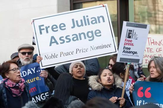 Free press. Free Assange. | 视觉中国