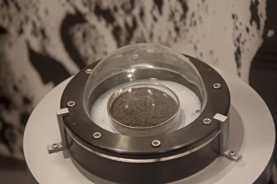 阿波罗17号行动计划中，收集的月壤样品