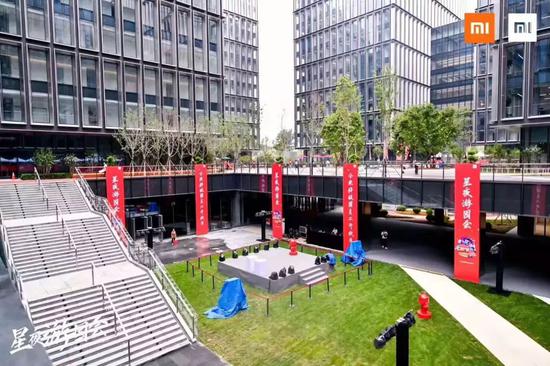 雷军,猛兽困于港交所 雷军,猛兽困于港交所