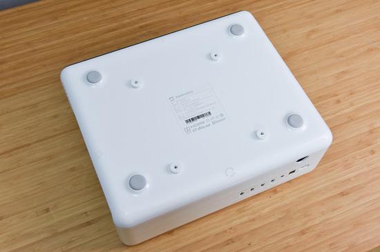  底部配备吊装孔