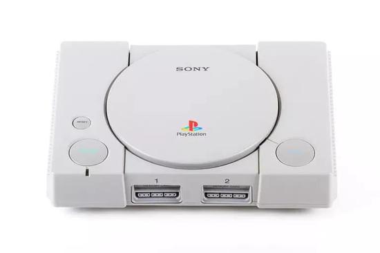 家用机游戏:家用游戏机的历史:世嘉、任天堂和PlayStation的故事 图21:第一代 PlayStation,1994。