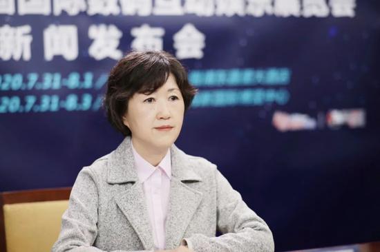 新闻发布会主持人 ：上海市委宣传部网络出版处处长 丁晓玲