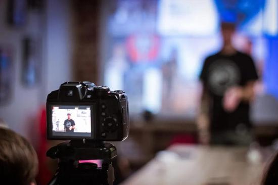 直播卖货下半场:店铺入局 京东、苏宁重回枯燥原点