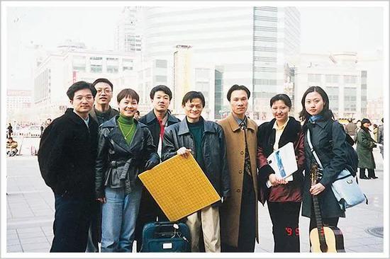 ▲1998年11月，第一批回杭者离开北京，开始创业