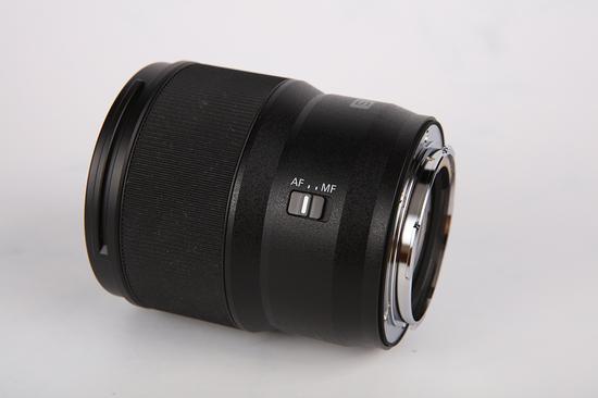 新浪科技综合|四胞胎老大出世 松下LUMIX S 85mm F1.8评测