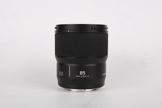 新浪科技综合|四胞胎老大出世 松下LUMIX S 85mm F1.8评测