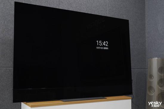 OLED电视，创维W92有息屏显示功能