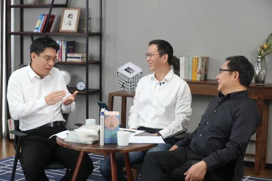  From left to right: Fang Xingdong, Wu Xiaobo, Wu Bofan