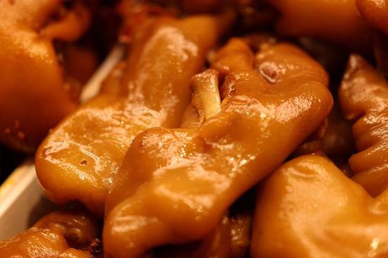 新浪科技综合|最大1.4倍放大倍率 佳能RF100mm F2.8 L MACRO IS USM评测