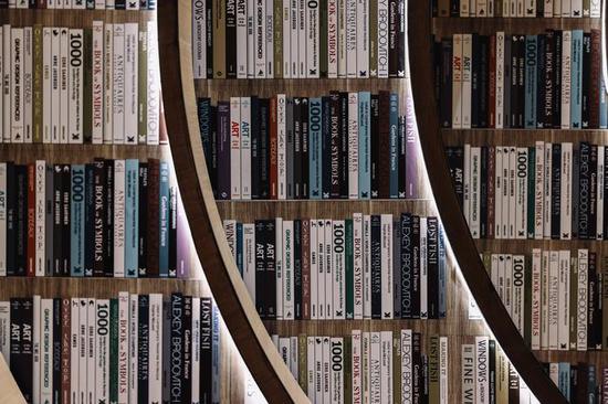 新浪科技综合|最大1.4倍放大倍率 佳能RF100mm F2.8 L MACRO IS USM评测