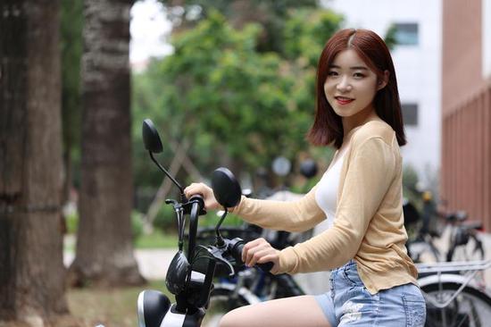 新浪科技综合|最大1.4倍放大倍率 佳能RF100mm F2.8 L MACRO IS USM评测