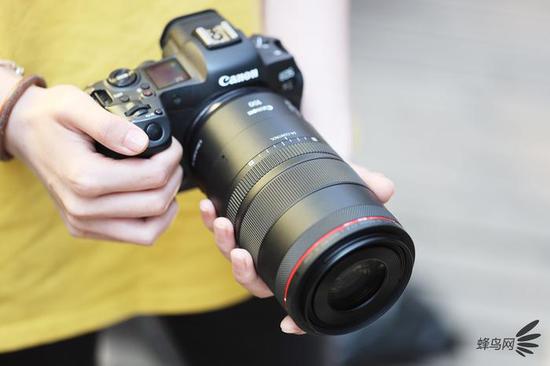 新浪科技综合|最大1.4倍放大倍率 佳能RF100mm F2.8 L MACRO IS USM评测