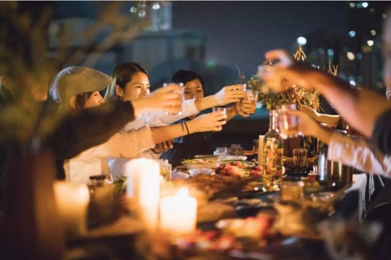 低度酒市场酣战正浓轻饮酒成当代年轻人钟爱的饮酒状态 手机新浪网
