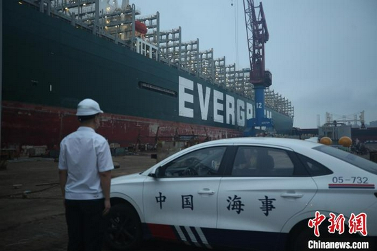 最新消息|在苏伊士运河搁浅造成“世纪大堵塞”的“长赐”号抵达青岛维修