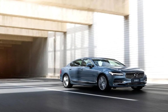 2022年了，他们买燃油还是电动？