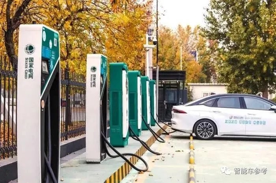 创事记|特斯拉超充向所有车开放,马斯克一年多赚1600亿,老车主:?