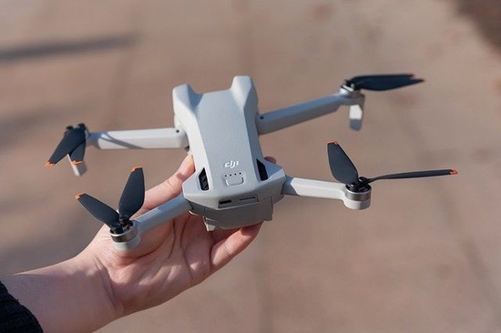 大疆DJI Mini 3无人机评测：精确定位，便携高画质与性价比的结合体