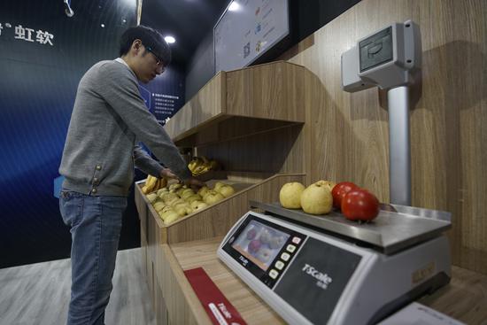 商品拿了就能走 AR智能貨架實現(xiàn)自動結(jié)算