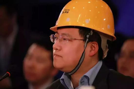 芮成钢身高:网秦之中国散伙人:创始人失踪13个月28年老同学对撕 在此之后,林宇在朋友圈中发表图文,网秦总裁陈亦工也被牵连,内容为:
