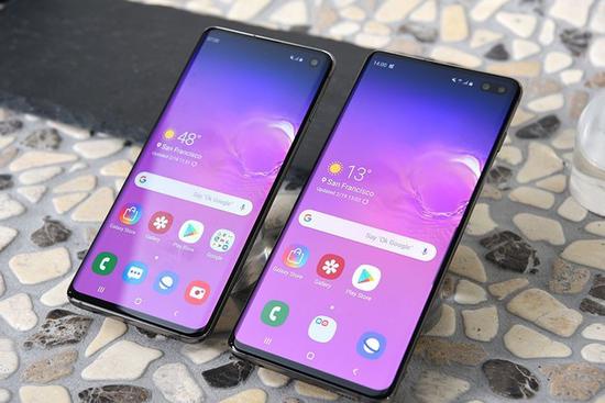 三星Galaxy S10（左）&S10+（右）正面对比