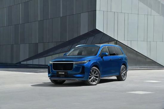 理想成第二家赴美上市的新造车公司。封面来源 | 理想汽车