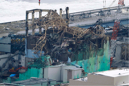 2012年3月11日，核泄漏事故一周年后的日本福岛第一核电站三号反应堆。