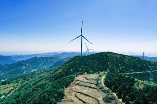 国务院新闻办公室发布信息显示,目前中国的风电装机、水电装机、光伏装机和建设中的核电,全球范围内均稳居行业之首。下一步,中国将以更大的力度来推进清洁能源的发展,尽早实现非化石能源更大幅度提升。(供图 视觉中国)