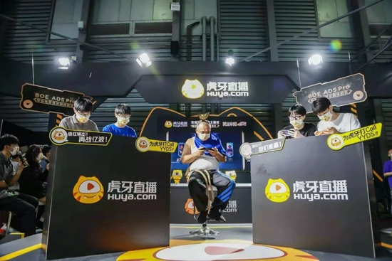 “整活”难救虎牙