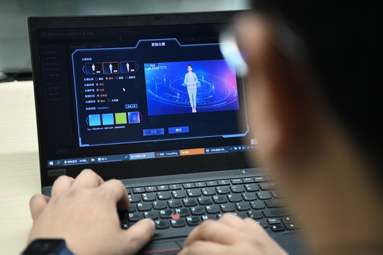 在科大讯飞股份有限公司内，研发人员在操作AI虚拟主播系统。新华社记者 张端 摄