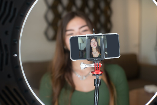 达人变阵,扶“腰”而上