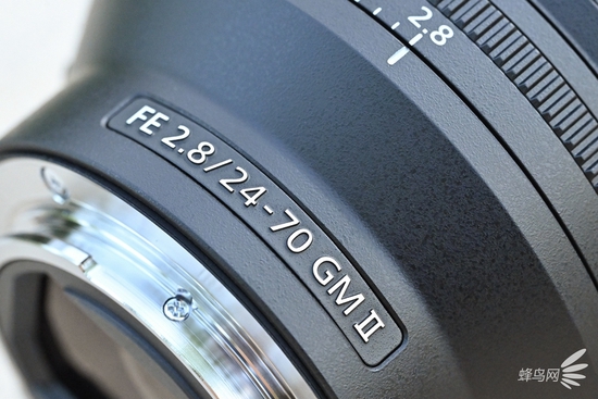 索尼SEL2470GM2镜头铭牌