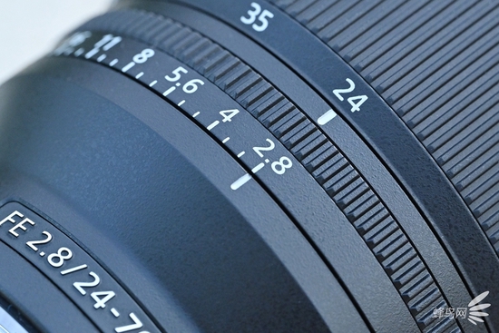 索尼SEL2470GM2设计了手动光圈环