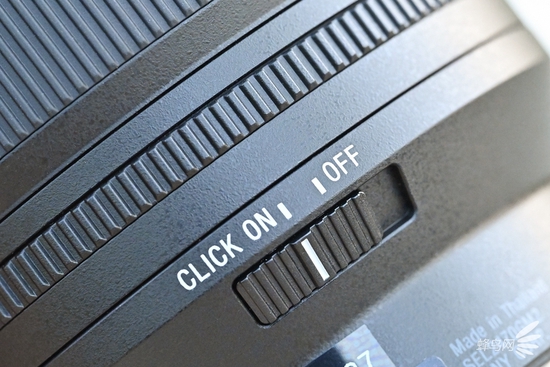 索尼SEL2470GM2无级光圈调节拨杆