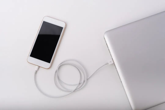 抛弃Lightning接口这项决定，用户和行业觉得很爽，但苹果很难受。