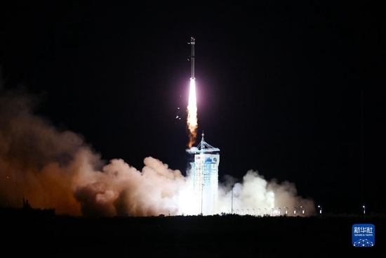 6月27日23时46分，我国在酒泉卫星发射中心使用长征四号丙运载火箭，成功将高分十二号03星发射升空，卫星顺利进入预定轨道，发射任务获得圆满成功。新华社发（汪江波 摄）