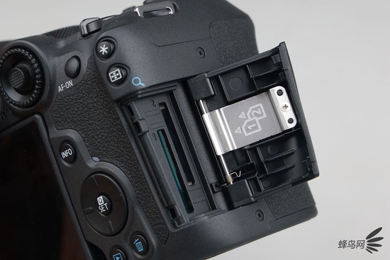 佳能apsc画幅青春专微旗舰机型佳能eosr7评测