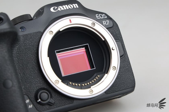 佳能eos r7的传感器