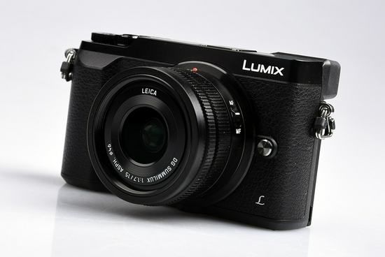 相机中的定位是专业便携相机,松下gx85是一台介于gx7与gx8之间的产品
