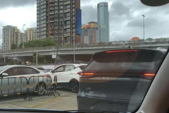 车企直播卖车，车商转型“前置仓”：活在一起