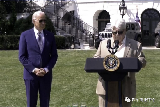 福特UAW Local 600工会主席伯尼·里克在公告中介绍了拜登总统